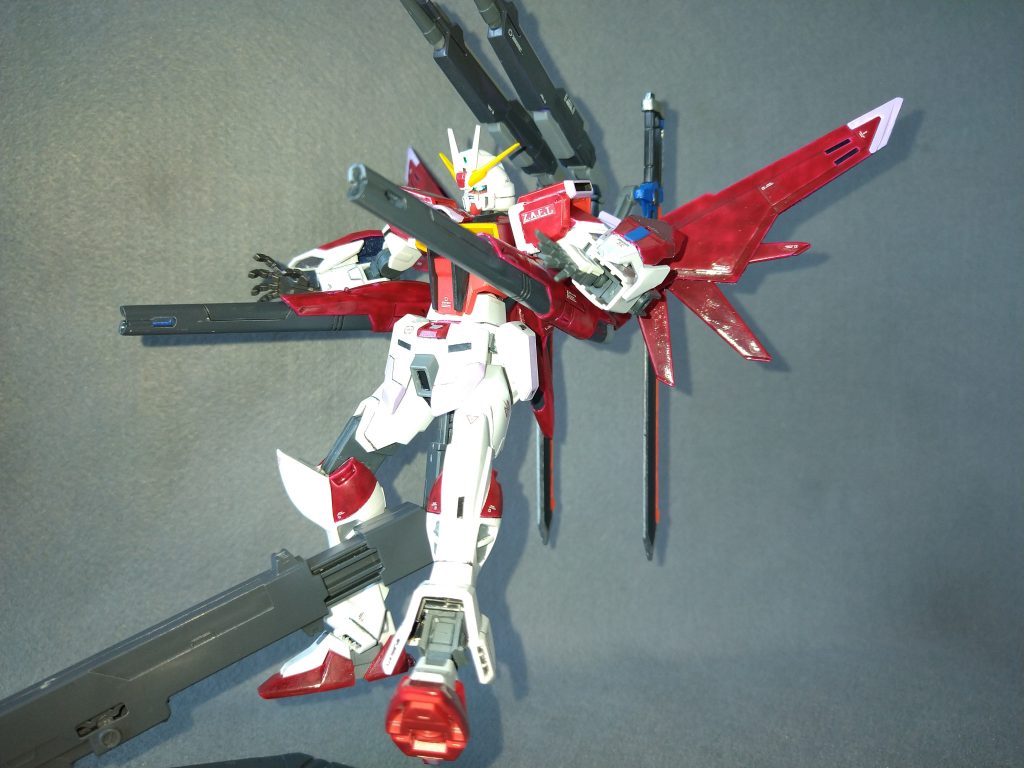 合体させたら肩が回らなくなったぞ！欠陥機だ！それでもなんとかポーズを頑張ってみるです