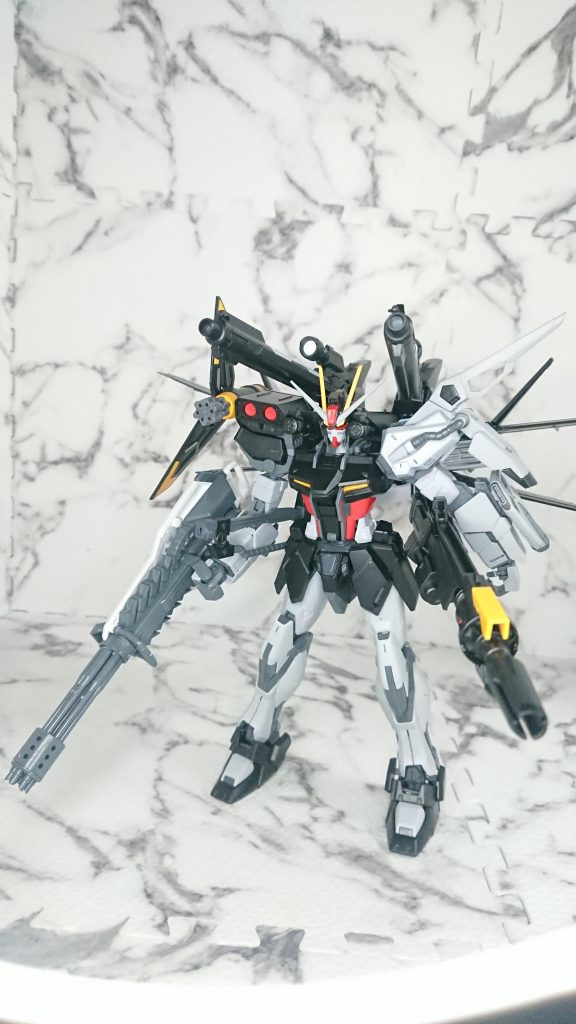 良く見ると頭以外ストライクです。グレーは似た色がなかったのでグレーのサーフェイサーです。