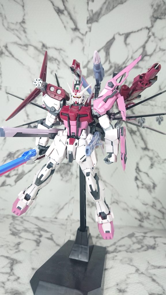 赤はシャアレッドピンクはピンク薄いピンクはストライクルージュカラー 