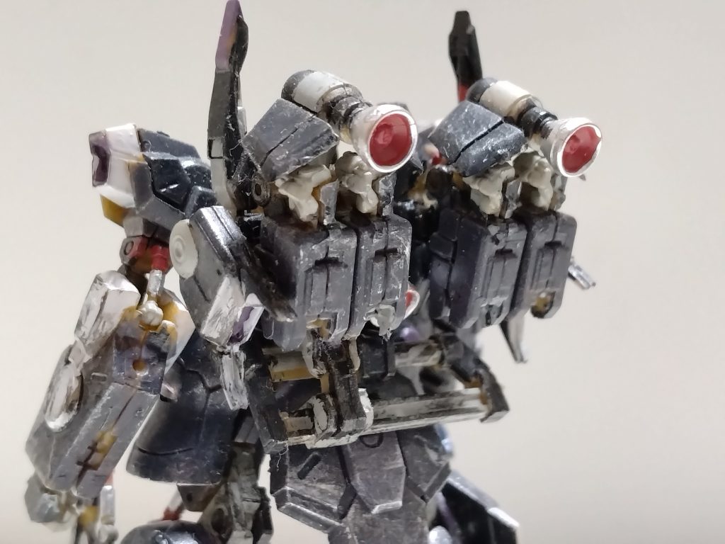 そして1番苦行だったこのバックパック...塗り分け箇所が多くてかなーり大変でした。同じ物を4個塗らないといけないのがね...