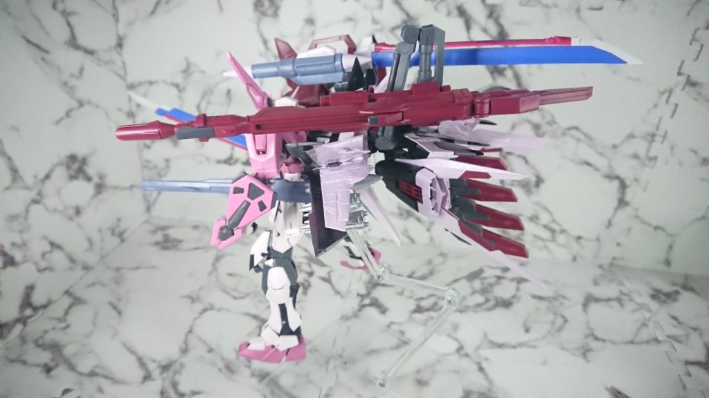 エールストライカーもルージュカラーにこだわりました(筆塗り)