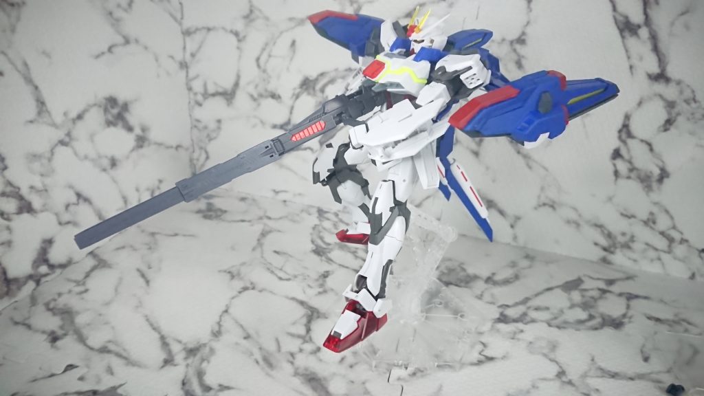 この電磁加農砲を持たせてのポージングはポロポロ落ちて大変でした