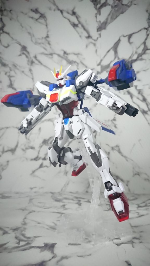 本体のストライクはクリアカラーです