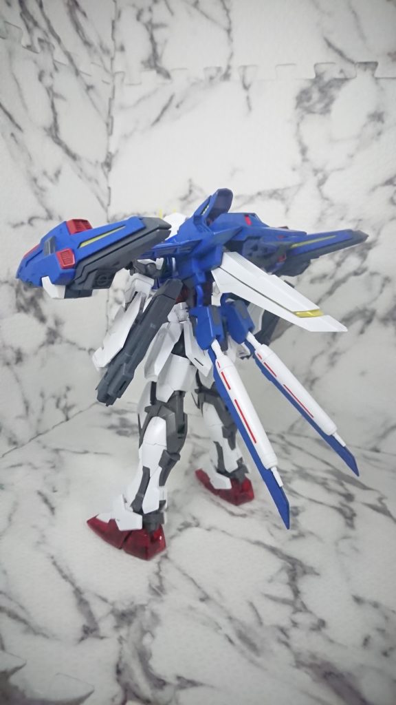 カラーはオリジナルで紺色・ライトグレーからMSブルー・ファントムグレーと一部赤に塗装