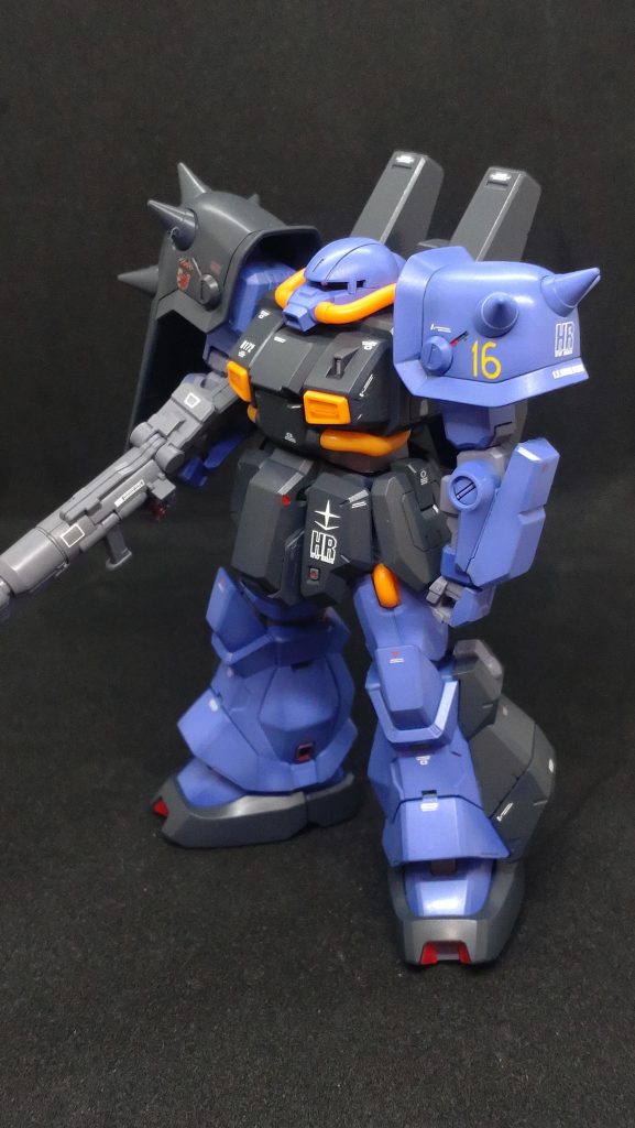 あのイラストの方はどちらかというとブルーグレー系なんだろうなとは思いつつ、ハイザックはこの色も欲しいよねと言うことで。実は撮影に苦労したので白背景と黒背景の2種類あります。実物と撮影した時のバランスをどう取るかってすごい難しいと毎度思います。それにしてもまだまだ終わらないAOZキット化。こうなるとキハールも出てくれないかな？と思っちゃいます。