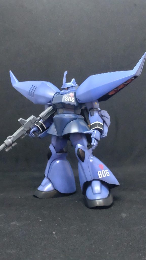 あるキッカケでエアブラシ使用欲が強くなったので成型色活かしで塗装によってテクスチャをつけてみようがテーマ。ナンバリングは戦車の余っていたものから。やはりゲルググ系のHGは良いものですね。