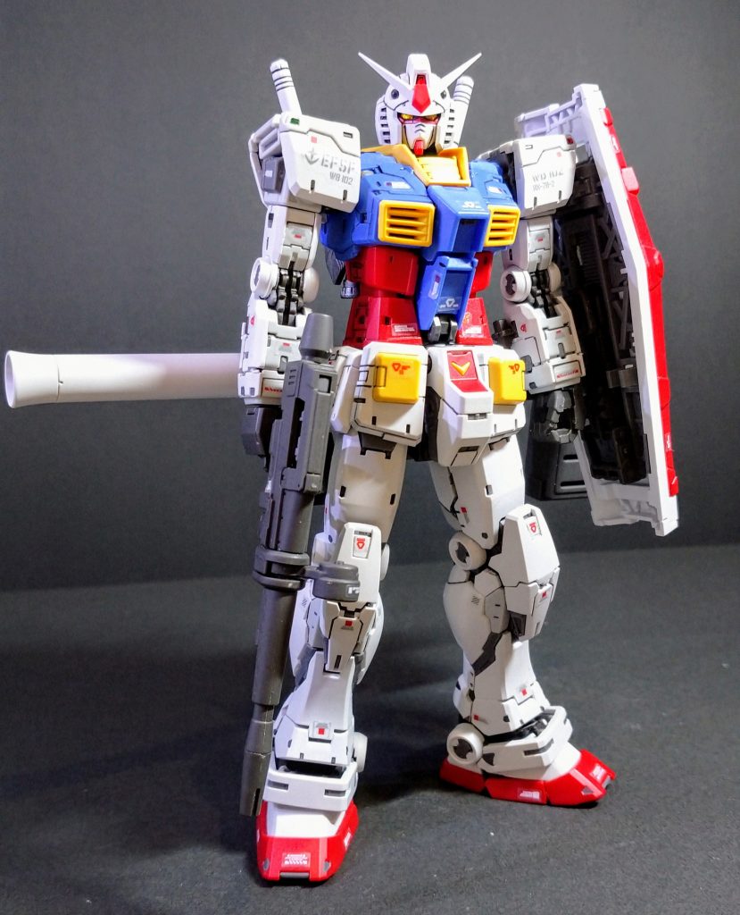 フル装備で一枚📷️ほぼ、フツーに組んでこのカッコよさ…恐ろしいキットです(;゚Д゚)今回は慣れた水転写デカールではなく、リアリスティックデカールなので、段差を目立たなくするため、デカール前後にツヤあり、ツヤ消し二回のトップコートをしました。段差は比較的目立たなくなったかと思います。