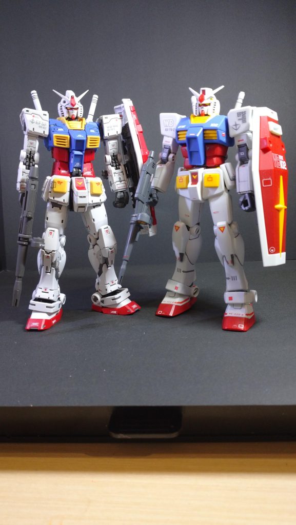 30数年ぶりのガンプラ復帰作第一弾のEGとともに。価格差5倍の違いはありました。もちろん、EGも良キットですし、単にコンセプトの違いなのですが。RG2.0は、4000円弱でこのクオリティなら安いと思います。