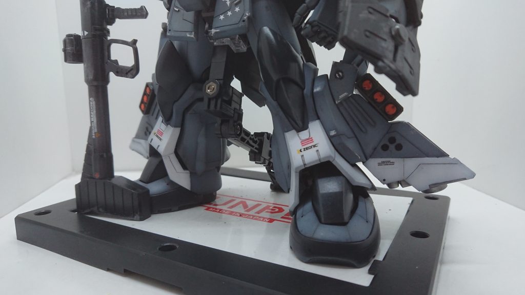 ■足下駄からF2ザクフレーム太もも、ふくらはぎグフカスタム横のアーマーはプラ板で自作ですヒートロッド2本も自作しました。