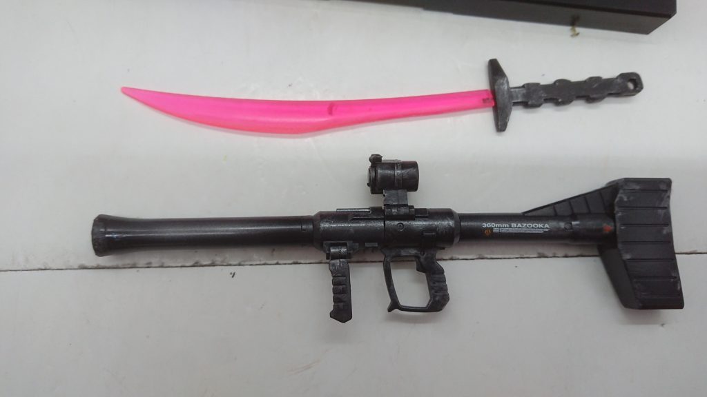 ■武器武器は自作のヒートロッド2本とジャンボバズーカ背中のガトリングはグフカスタムの純正です。