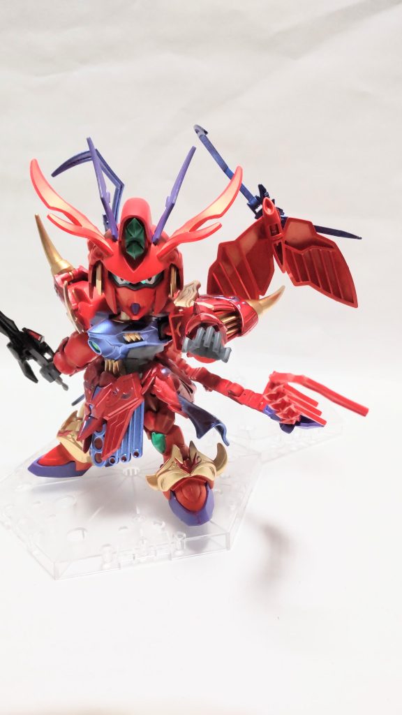 背面の尾は自在に操れる。