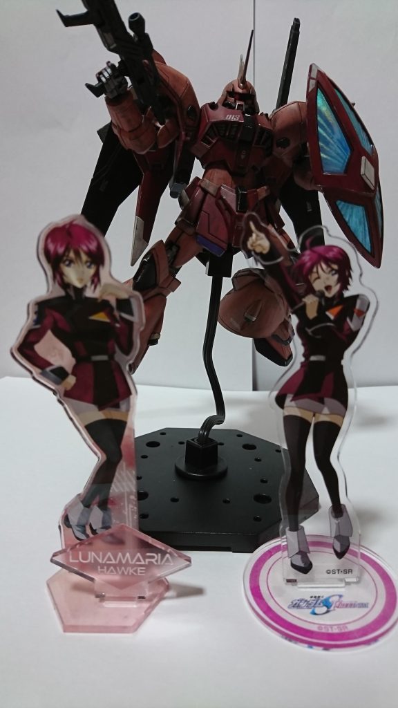 最後に種劇場版のキットは妙にバックパックがシール頼りで少々苦手なところでしたがなんとか納得いく形で完成したので良かったです;オマケでルナマリアのアクスタ2種飾りましたw