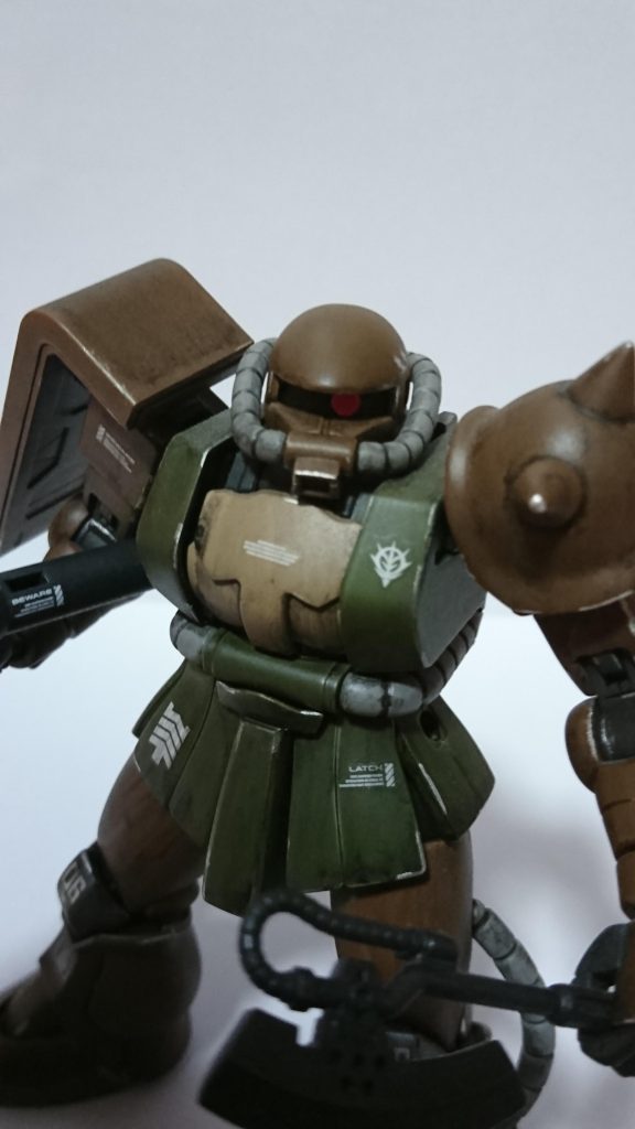 モノアイは30MM 3Dメタリックシールを使っています。