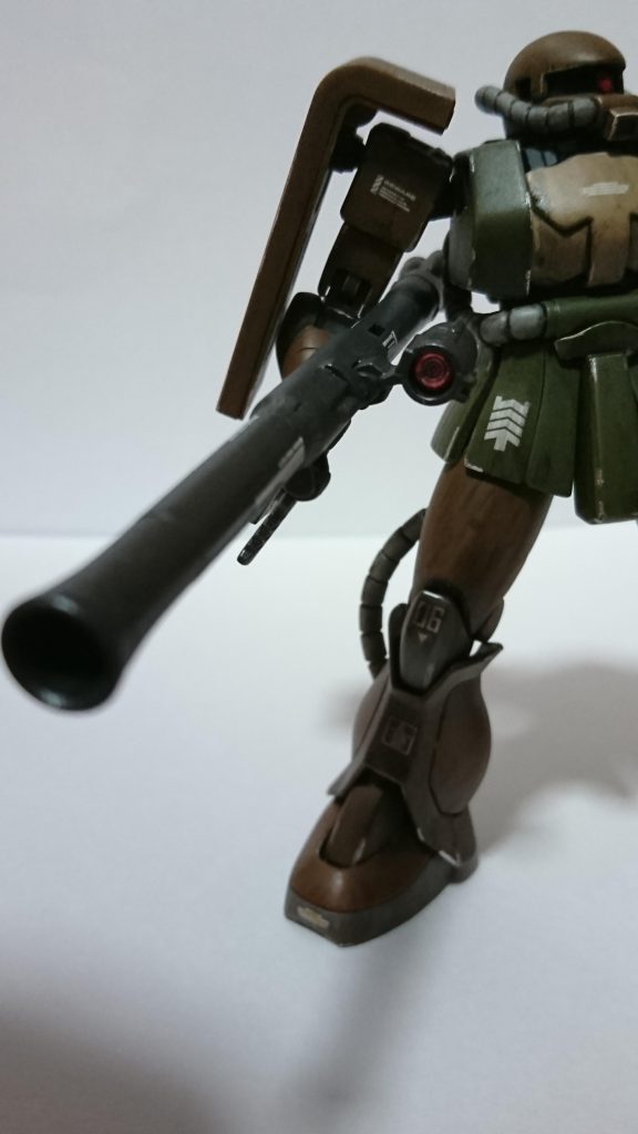 ザクバズーカは今までwaveのHアイズ使ってましたがバンダイの30MMからスコープ系に使えるシールが発売されたからつけてみたらなかなかよかったので以後見つけたら購入しているくらい素晴らしいシールです。武器のスコープのみならずモノアイにも使えるので汎用性あります。