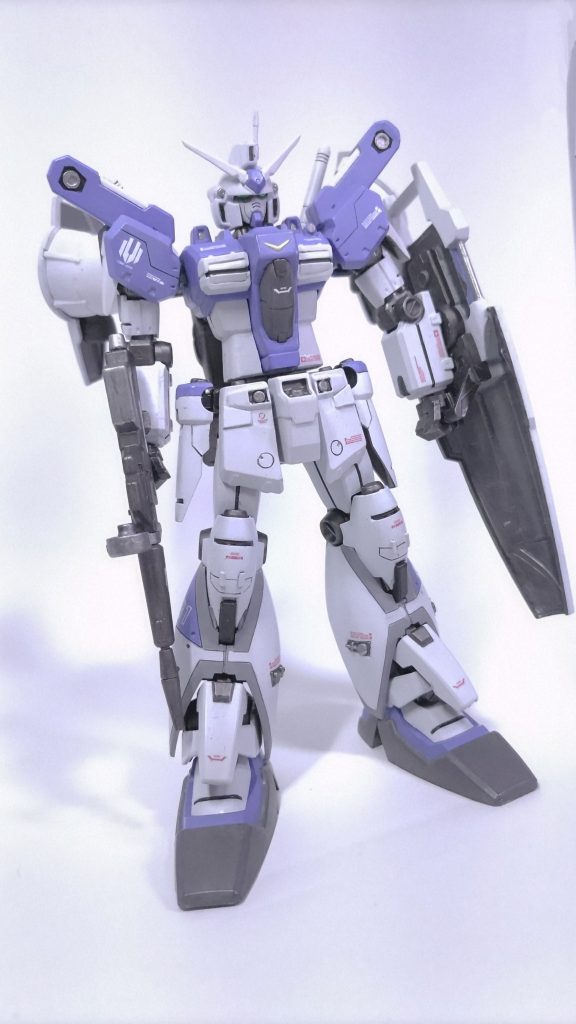 水性ホビーカラーのセイラマスオカラーを手に入れた為、早速使用しました。しかしホワイトが僕の塗り方と相性が悪いのかとにかく塗りづらい!何度試してもボテボテ感がとれず、結局自作のグレーを混ぜたホワイトで塗装しました…希釈率が悪いのかな…