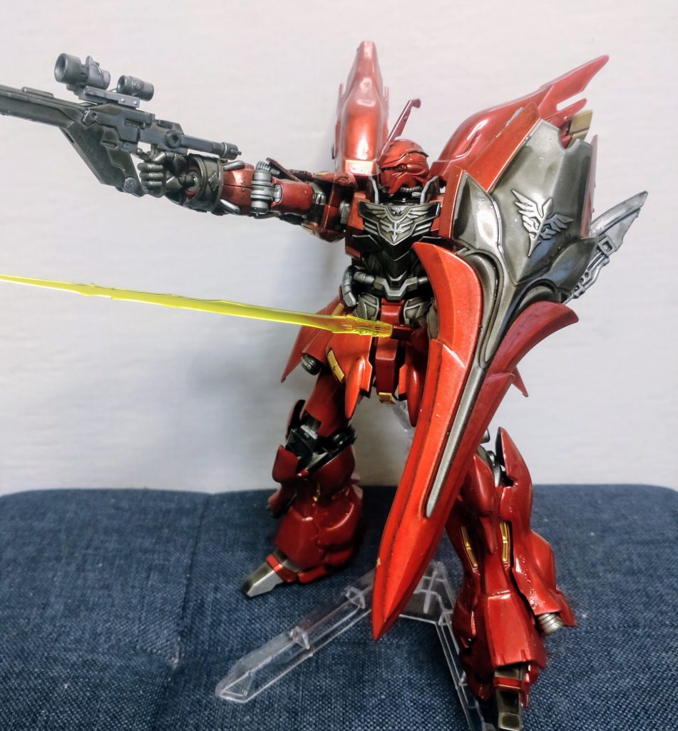 というか、作ってみて分かったけど、どこをどう切り取ってもイケメンな狂気の産物だなこれ。総帥用とはいえ、スタインをここまで曲面だらけ外連味だらけにするとは、何がネオ・ジオン技術者をそこまで駆り立てたのか…