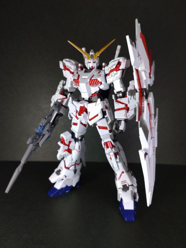 写真では判りませんが、今回初めてパール塗装してみました。外装はステラパールホワイト、サイコフレームはステラレッドです