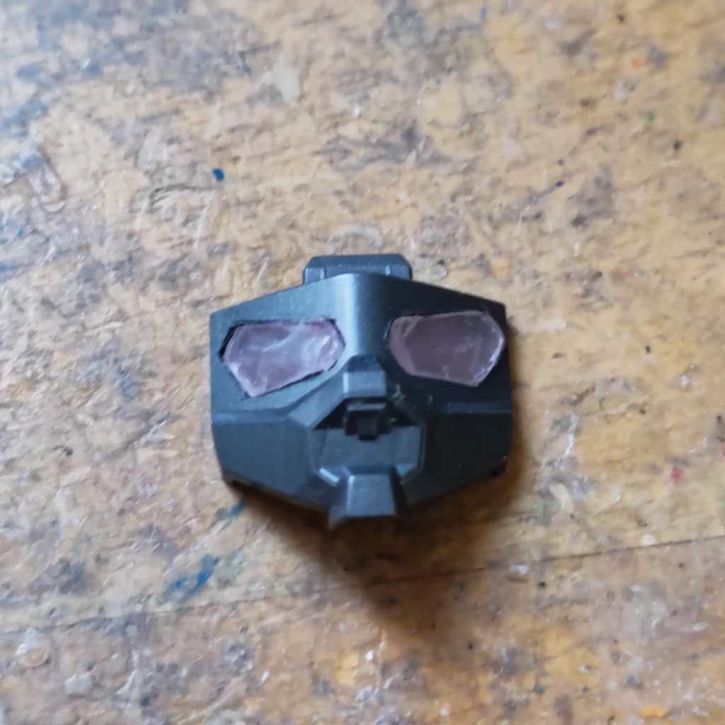 ツインアイはUVレジンでクリアー化して裏からマジックミラー素材を貼っていますこれにより非発光時は外からの光を反射してキラりします発光時はもちろん光を通すので光ります