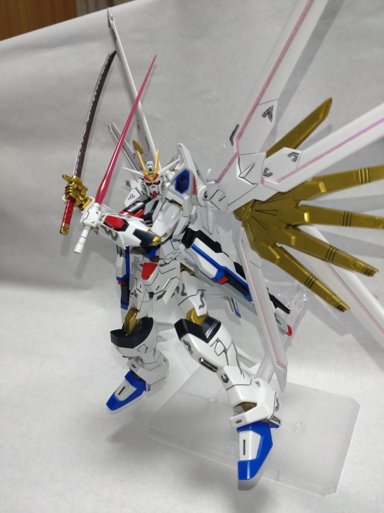 最終決戦のポーズタメを作ってる感がなかなか出ない💦フツノミタマの刃は塗装で刃紋を作りました。