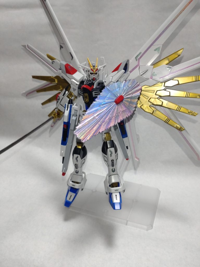 シールドもトランザムホロレッドで塗装なんとなく塗ってみましたが、なかなかいい仕上がりで気に入ってます