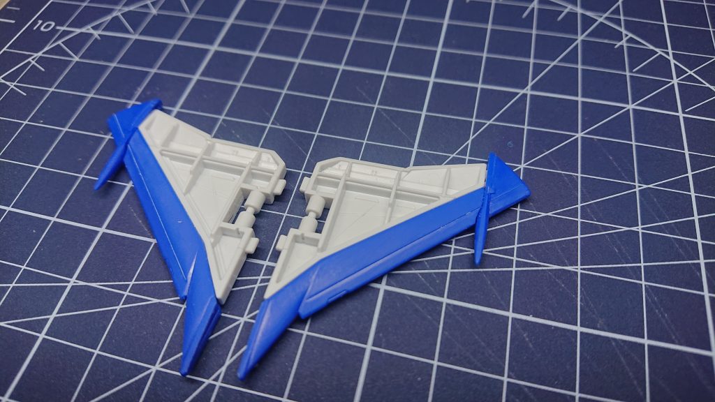 MGですが結構肉抜き穴が多いので目立つ所はパテ埋めしてます。