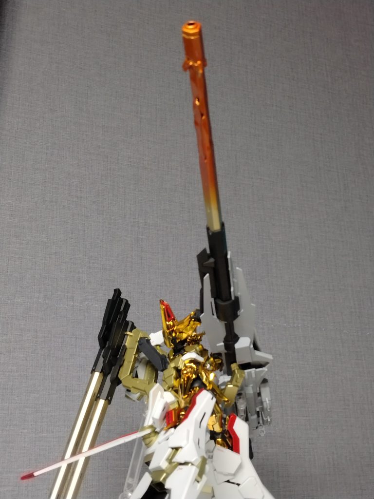 砲身の先端は発射直後をイメージして少し溶かしてキャンディーオレンジで塗装。