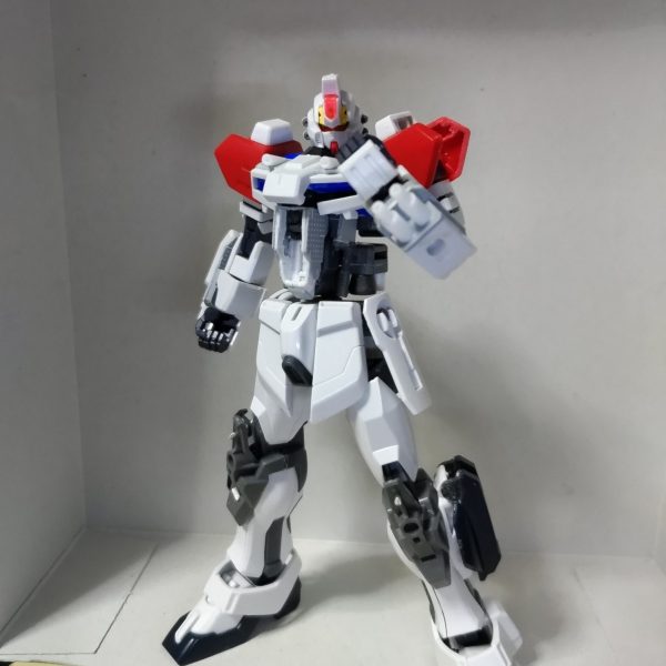 オルガンのんびり制作中コアファイターの変形が出来るようになったがコックピットを納めるのに難航中（1枚目）