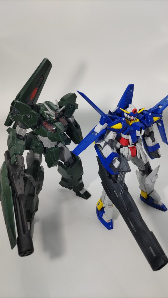 オマケ、ルブリスウルと。 機体や武器の雰囲気が何となく似てると思い並べてみました。