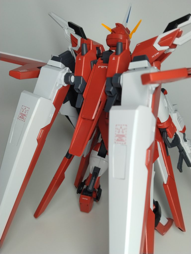 背中の装備はHGハルートの物を使って制作。