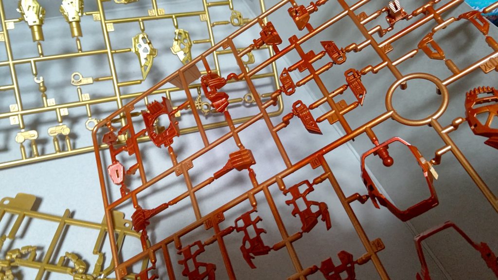 フレームはランナー塗装、スターブライトゴールド、スターブライトブラス、ヴィクトリーブラウンゴールドで塗装。