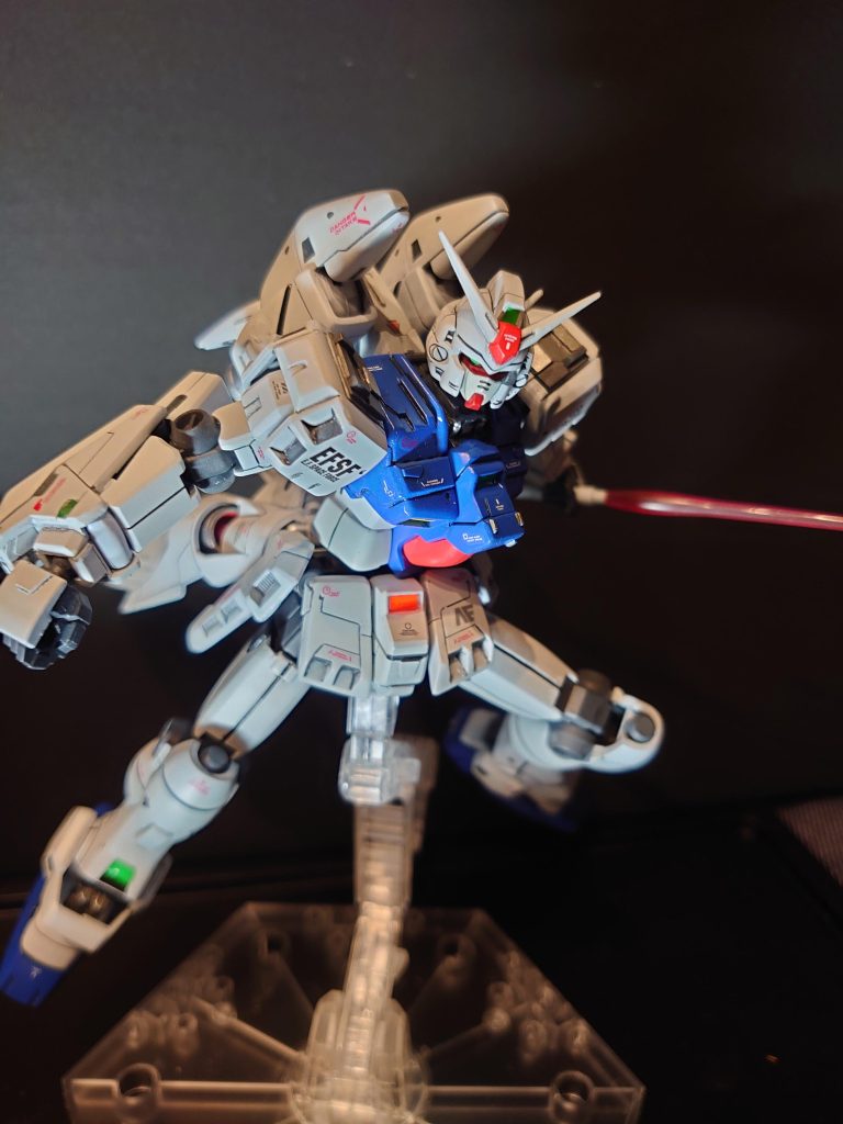 そこそこダイナミックなポージングをとれる可動範囲は得られたかと思います。