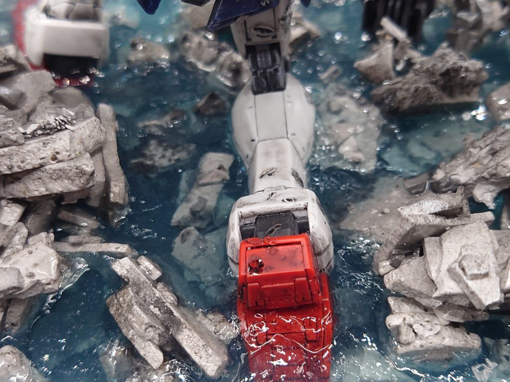 透明度が高いので、水没したガレキがしっかり見えます。