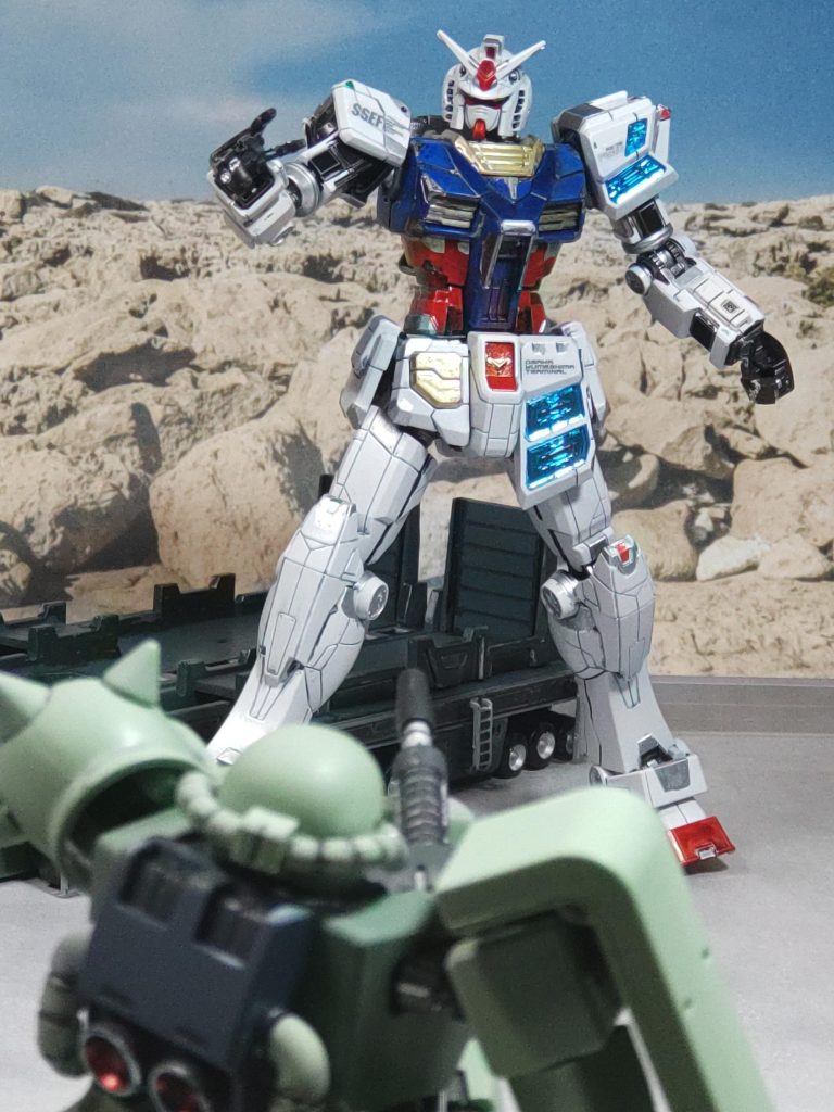 (gundam-kao7)「凄い…五倍以上の再生エネルギーだ…」(zaku-kao10)「敵のMSが動き出した！？」(gundam-kao1)「何か武器はないのか…」