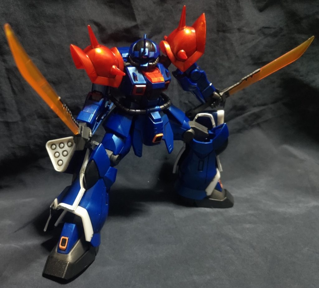 ヒートサーベルを構えて。