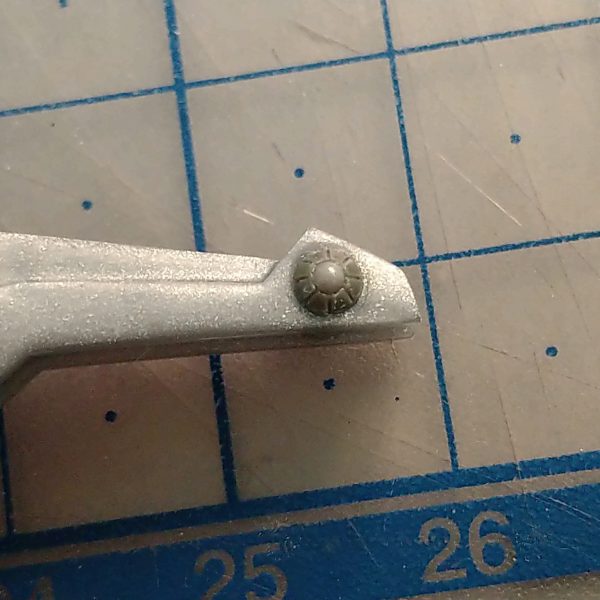 なるべくキットのプロポーションは変えず稼働の追加、原画に合わせてリベットなどを改修してます。（6枚目）