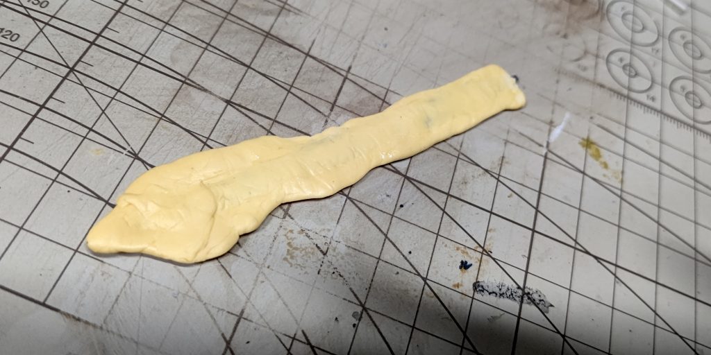 パテでディムロスを作り始めた段階です