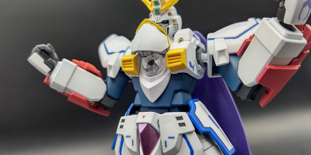 レジンで作った神の眼パーツを内部に接着しています