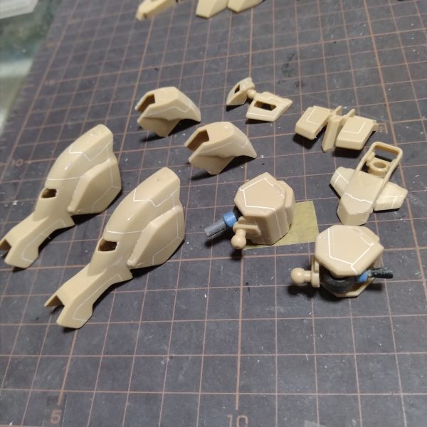 フレームの延長とかやっていたのでスジ彫りが余り進んでません！😄まだ途中なのですが一旦休憩です！無理して続行するとだんだん適当になっていくので！😄