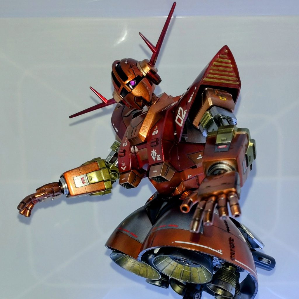 アゴも引けるように首延長とか…した気がする。かねてからやってみようと思ってたジオングの赤い塗装も挑戦して見ました。