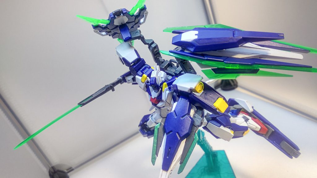 シールドとコマンドソード。刃もクアンタイメージで緑にしています。