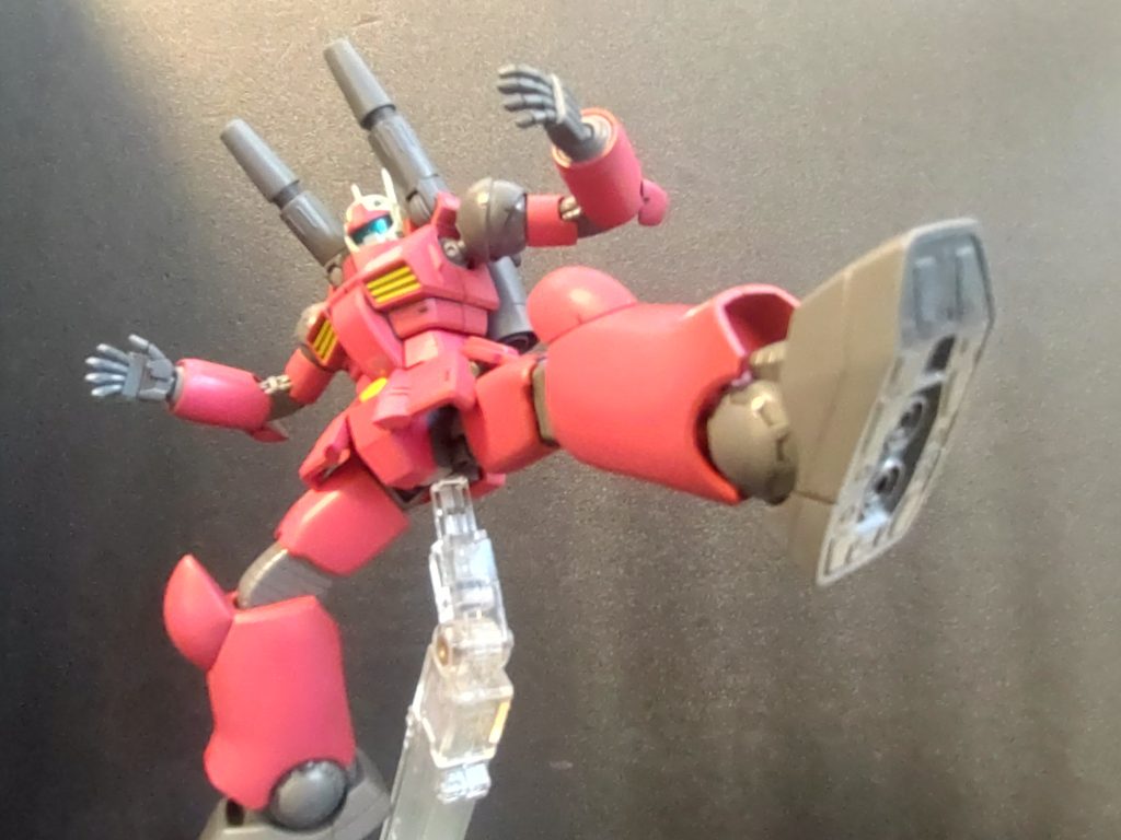 劇中では格闘戦のイメージも強いですよね。コイツ以上に喧嘩キックの似合う機体はいないのではないかと。