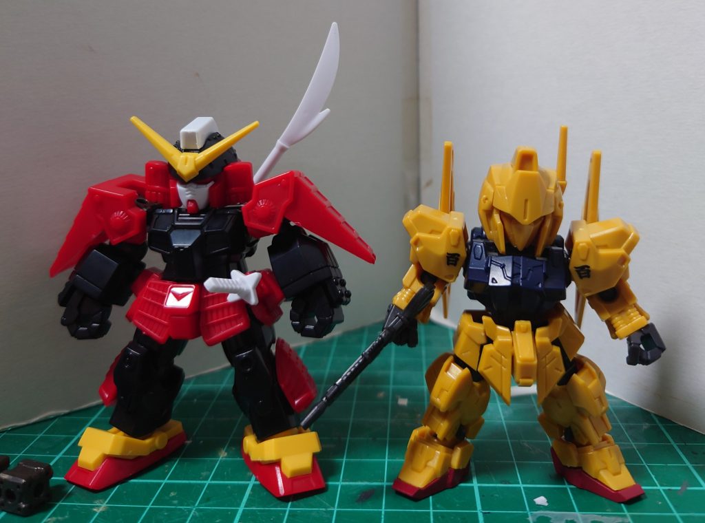 素組で大きさ比較、お相手はモビリティジョイントの百式です。正直もう少し大きいものを期待していたので、そこは残念。