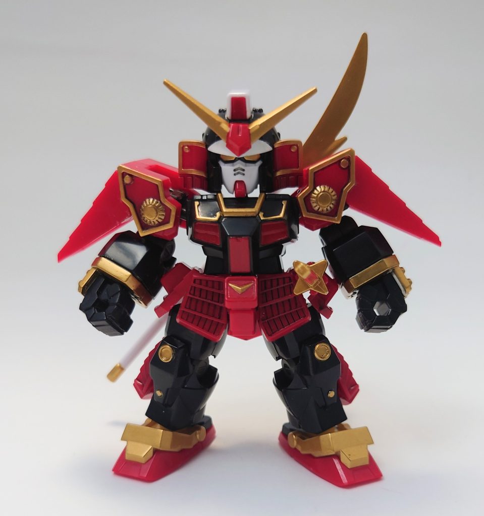 標準形態、こういう頭身変更についてはクロスシルエットシリーズでも出来るので目新しさはありませんが、まあ面白いですね。頭と胴が小さく、腕と脚（ 特に腕 ）が大きいユニークなデザインです。頭頂高は約8cm。