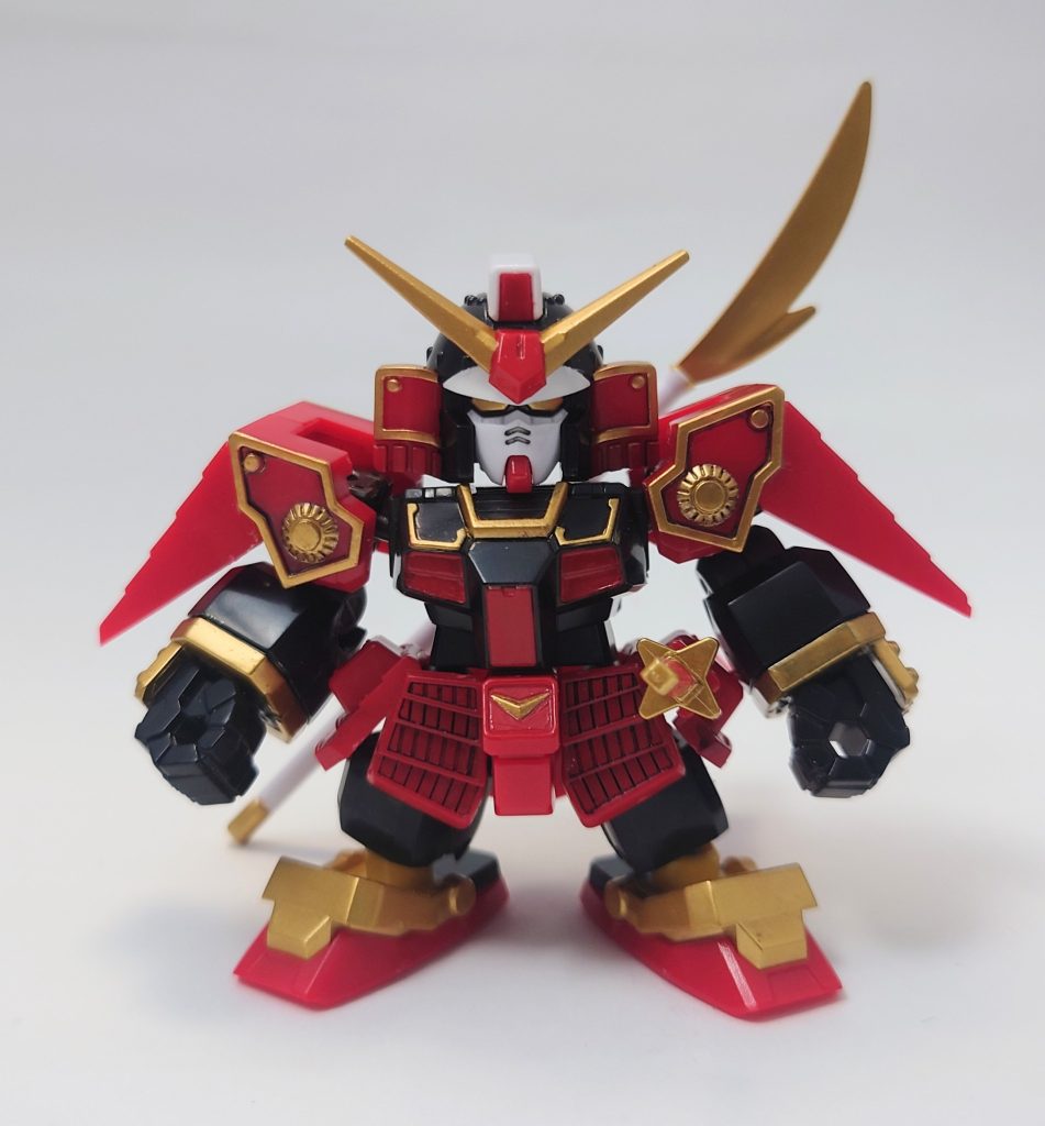 公式動画で紹介されていた短足SD形態。意外と違和感無くよりSDになっているな、という感じ。頭頂高は約6.5cm。