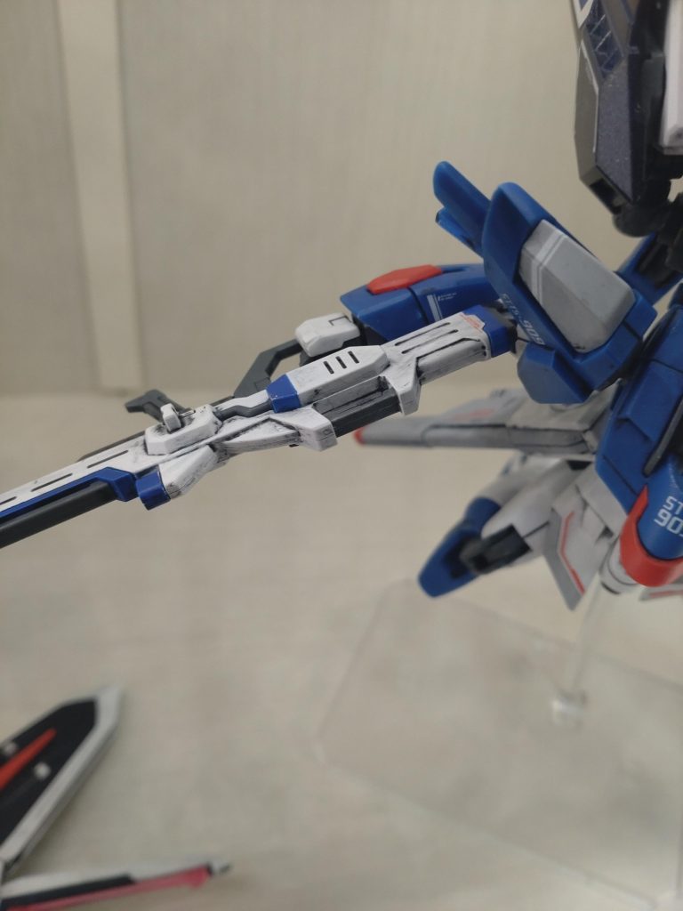 ライフル部もマスキングテープ貼り貼りしてスプレー塗装