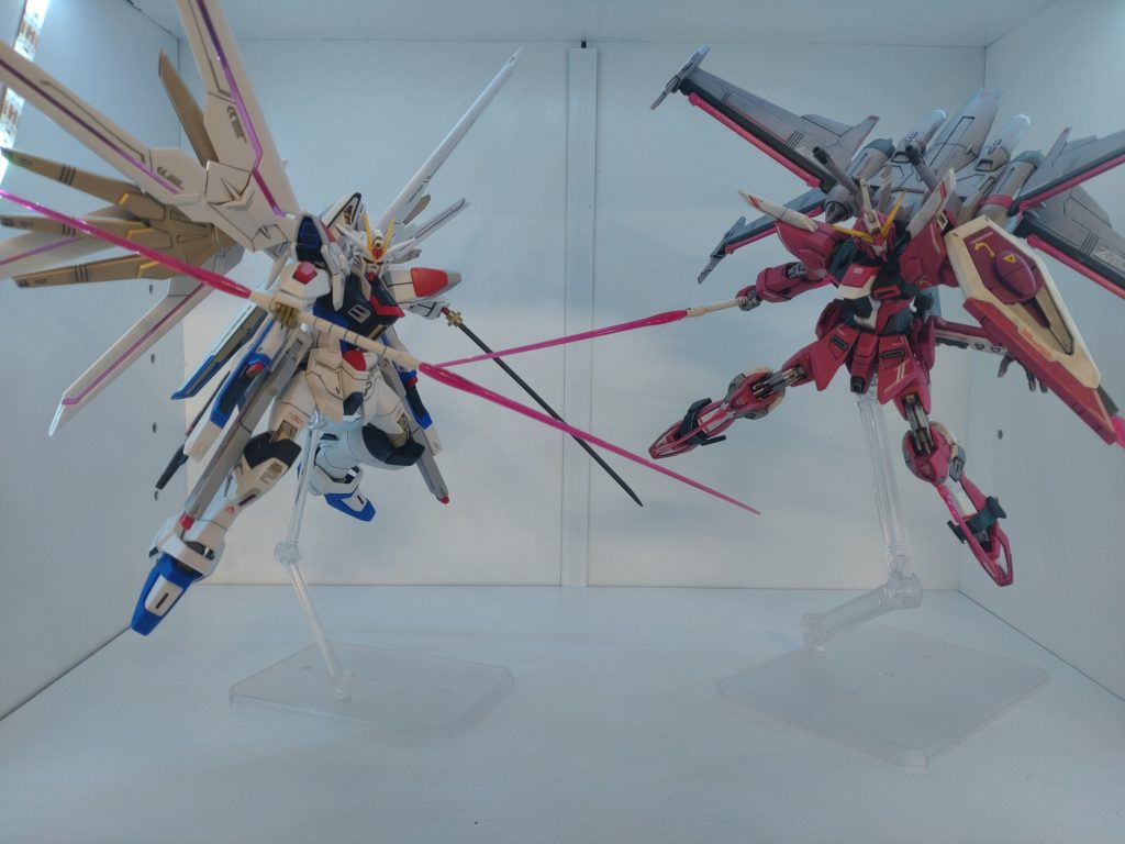 ジャスティス弐式と共に展示 SEED系次作は赤いのか神装備付きのヤツどちらから作るかなぁ(´・ω・`)