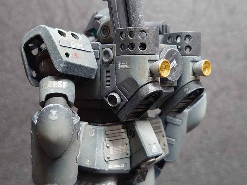 下地は４００番でヤスってざらざら感を出しました・シタデルドライブラシはキツメにして退色表現しました。