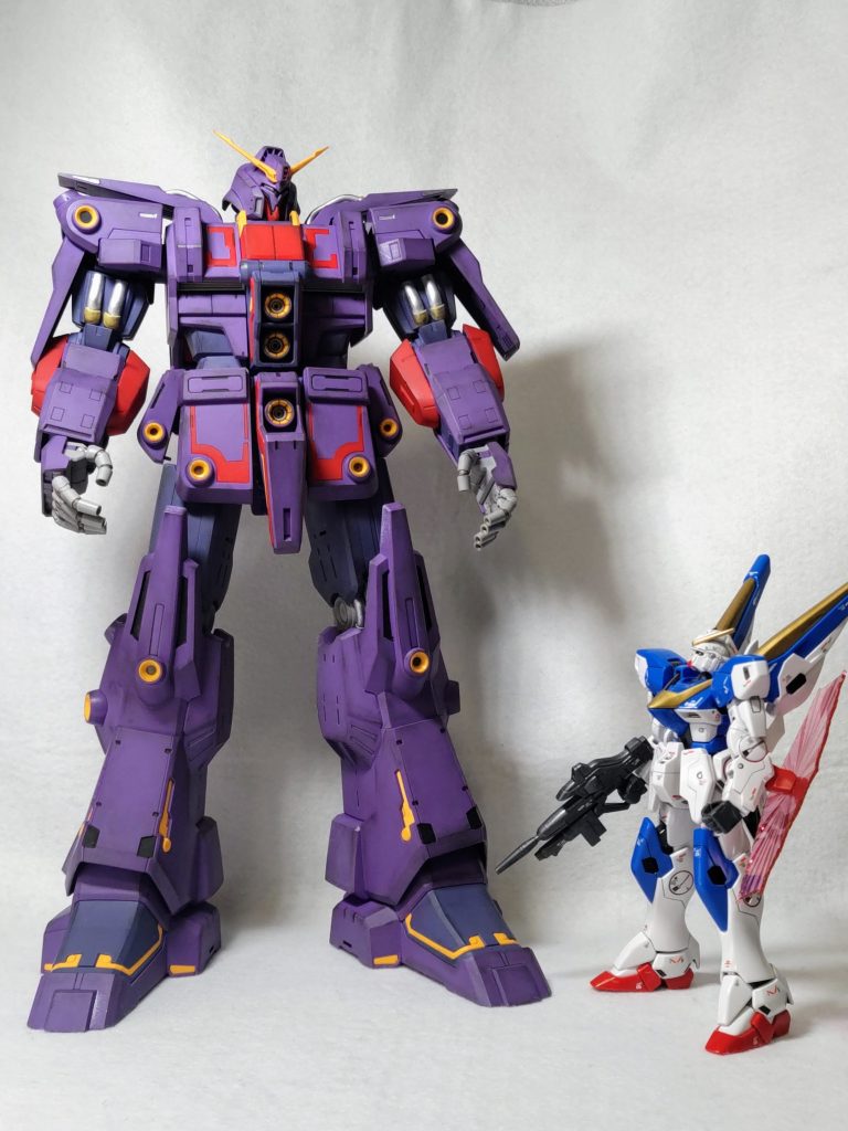 この体格差でも性能的にはV2の方が圧倒的なんですよね(gundam-kao5)