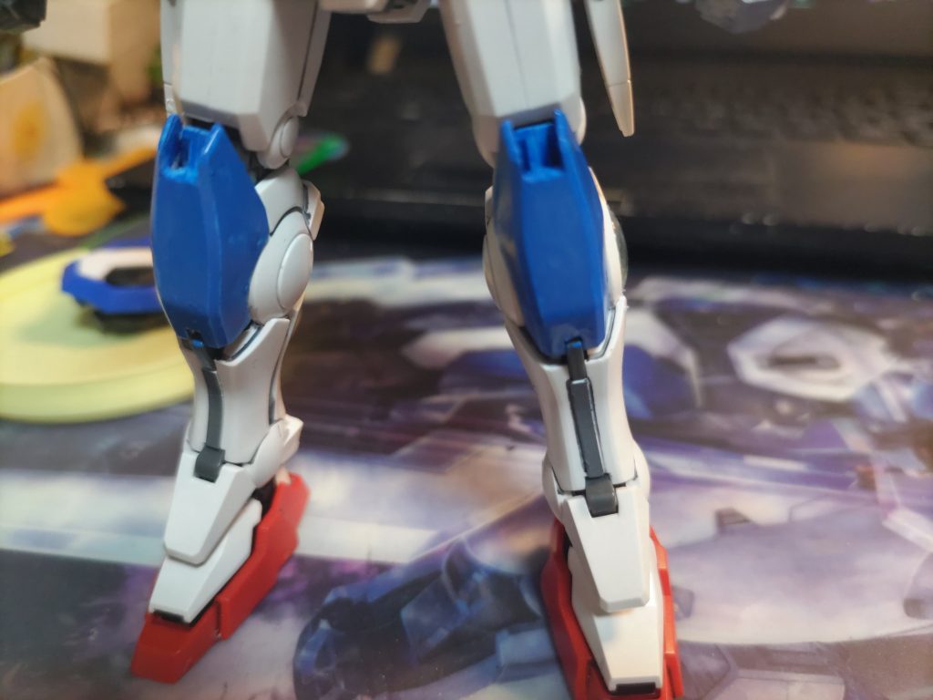 膝エクシアのパーツを削ってそれっぽく