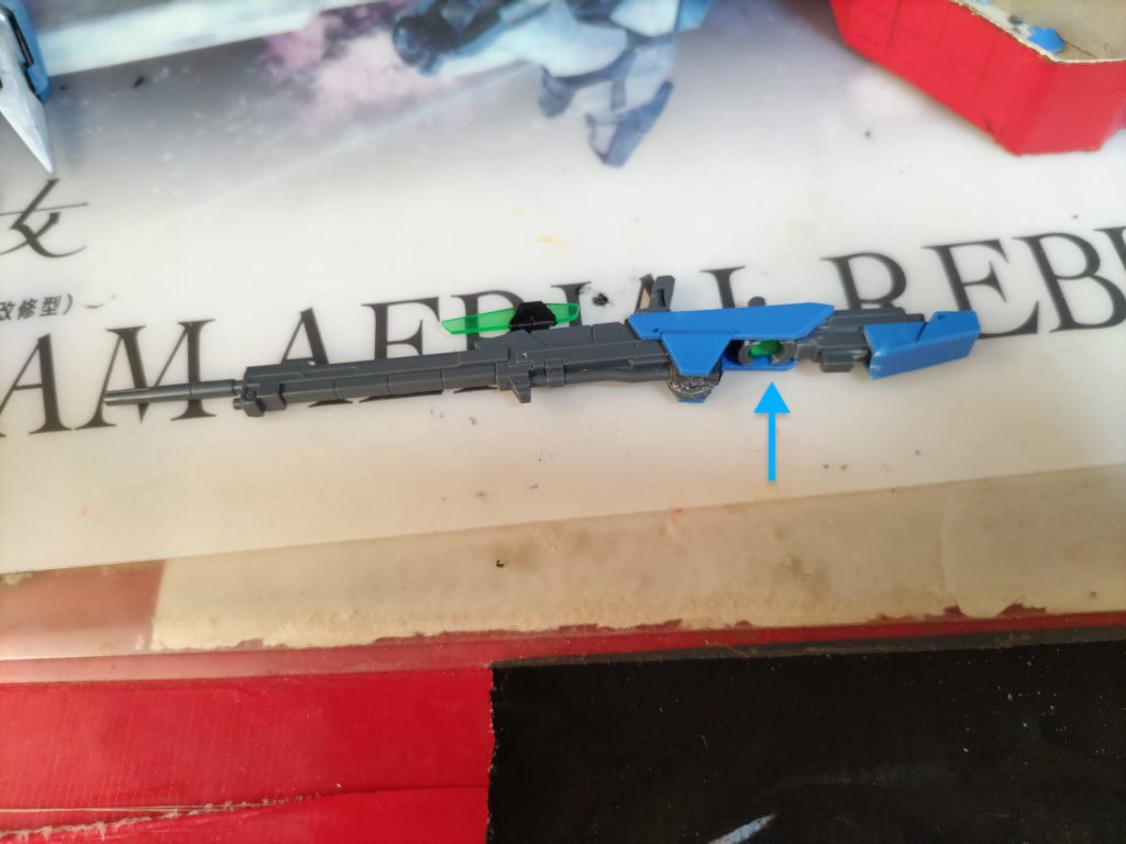 素材はZ系のロングライフルだったかをベースにミキシング自己解釈で矢印の所にGNコンデンサを付けました